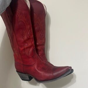 FREEBIRDS WOODLAND *run small*** fit like a 7.5!